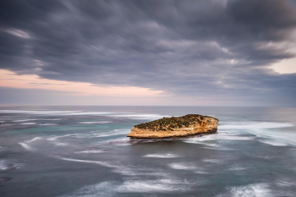 12 Apostles Accommodation Anchors Beach House With Sea Views Порт Кембъл Стая снимка