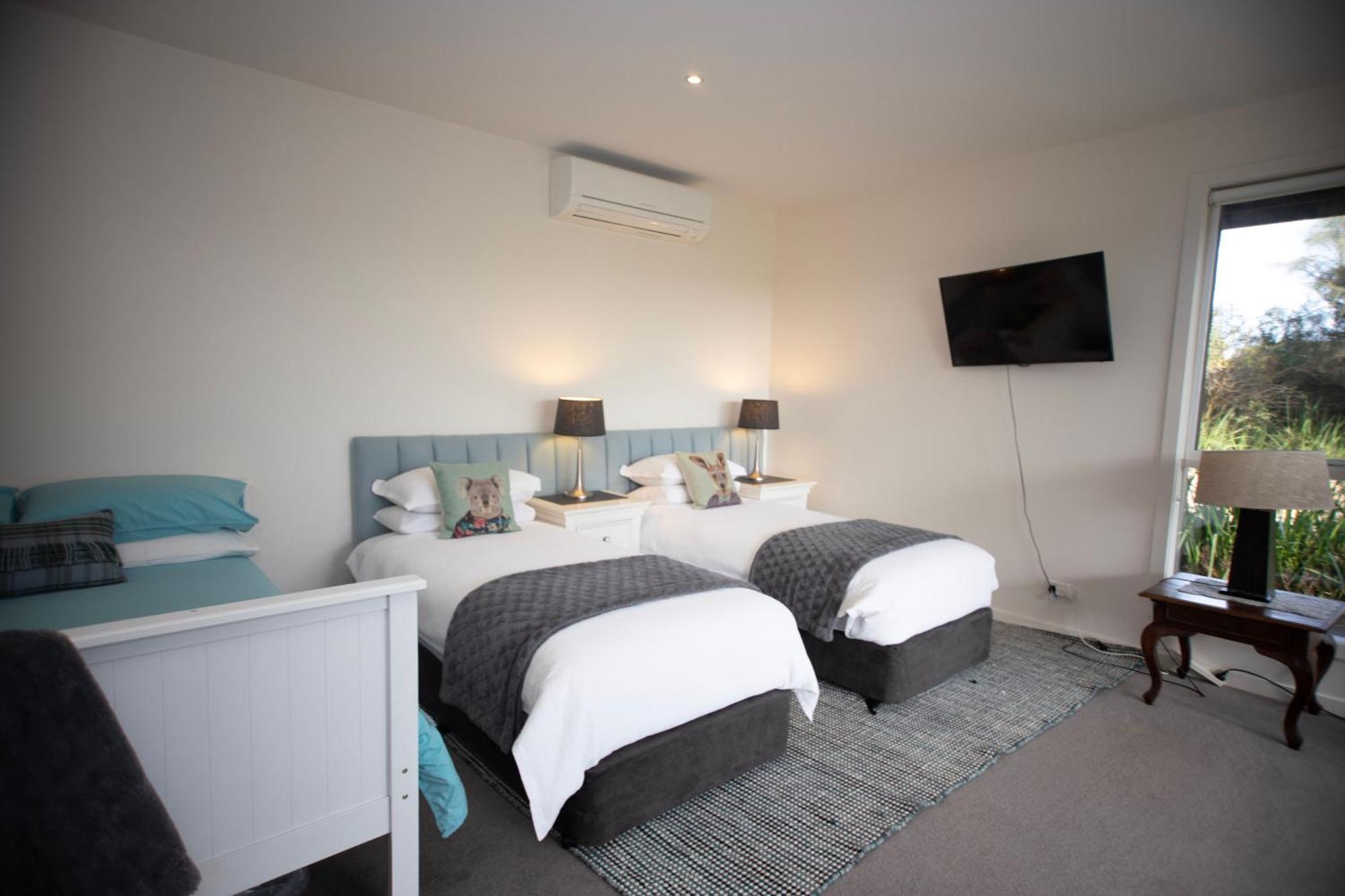 12 Apostles Accommodation Anchors Beach House With Sea Views Порт Кембъл Екстериор снимка